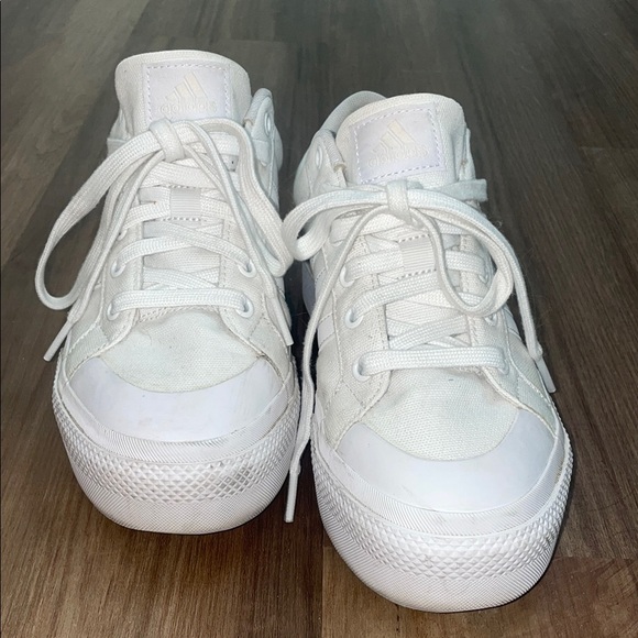 Adidas White Low-Top Sneakers Minimalist Design - Picture 1 of 7